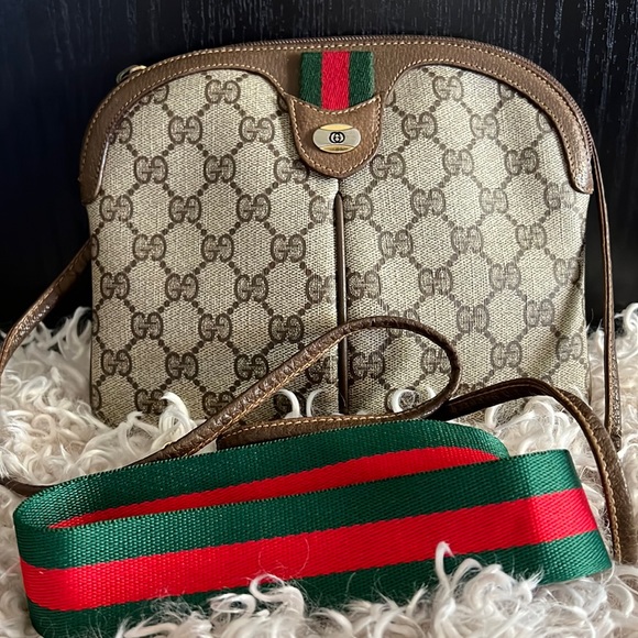 Gucci Handbags - 🤩⭐️HOST PICK ⭐️🤩 Gucci Vintage Sling Bag.